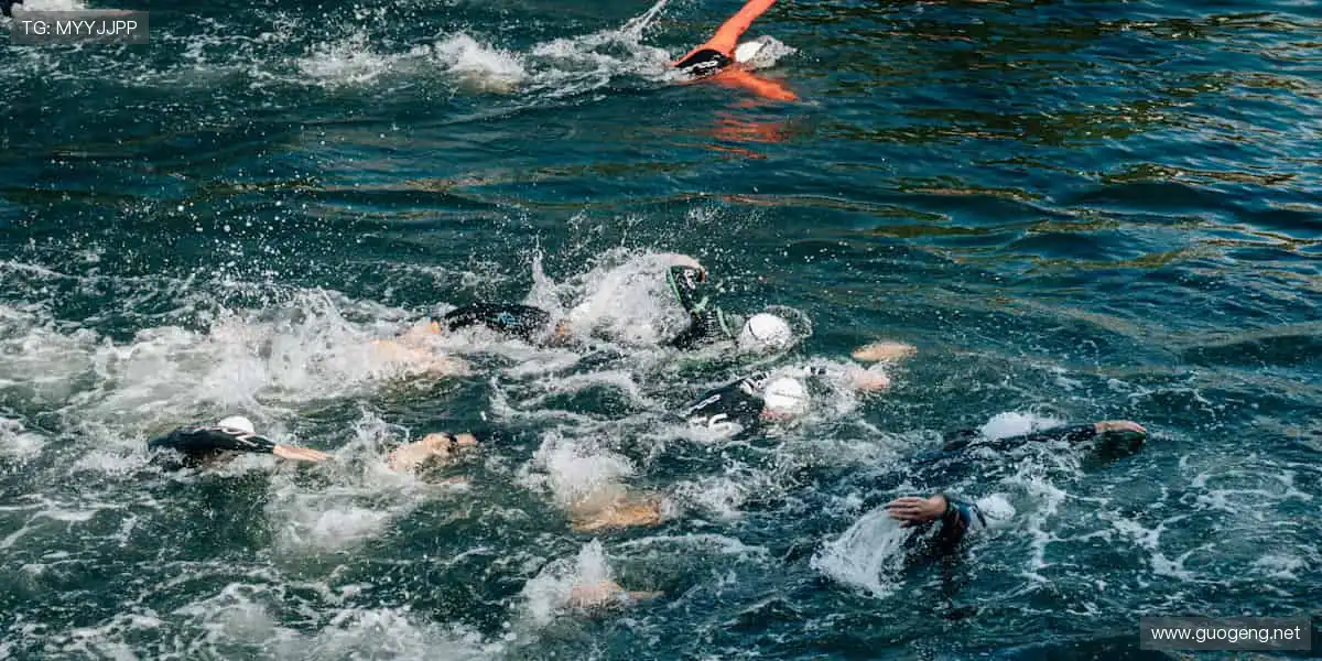 🎁 热爱永不缺席！官方正品周边，把偶像的力量穿在身上，握在手里！